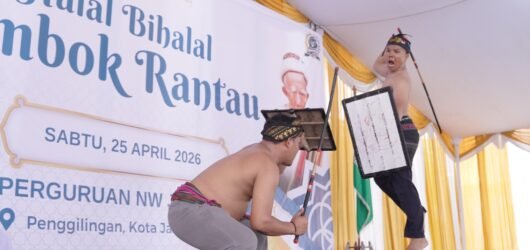 Darah dan Doa di Atas Arena: Filosofi Kosmologis Peresean Sasak